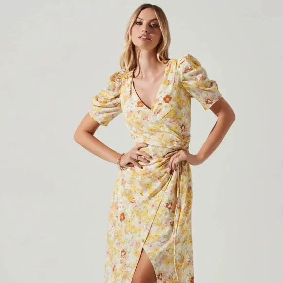 Astr | Dresses | Astr The Label Martina Floral Ruched Midi Dress | Poshmark